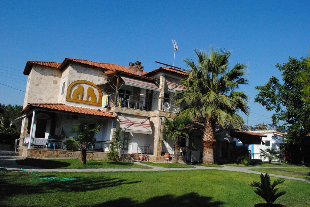 Fernando Hotel Ofrínion Buitenkant foto