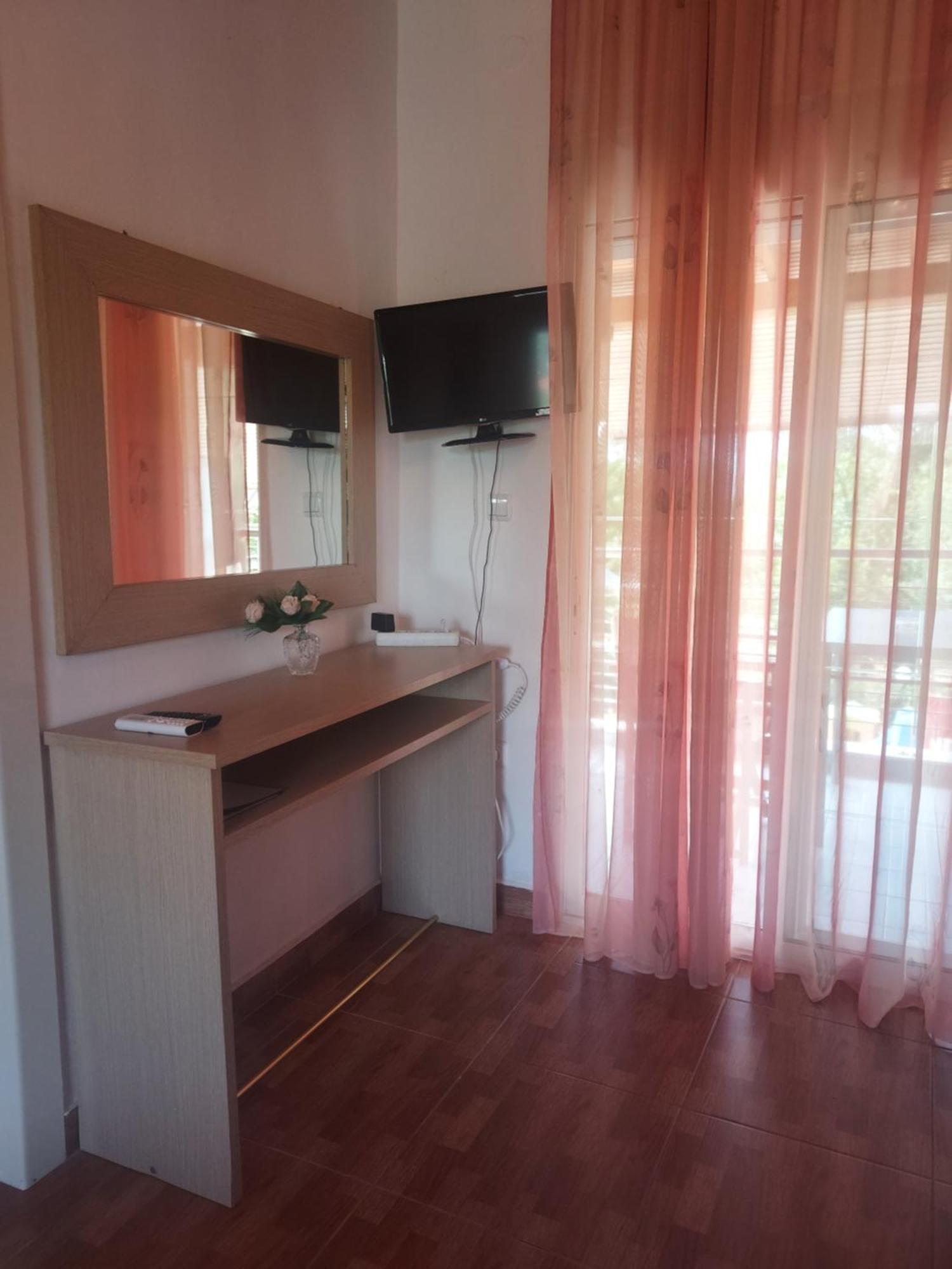 Fernando Hotel Ofrínion Buitenkant foto