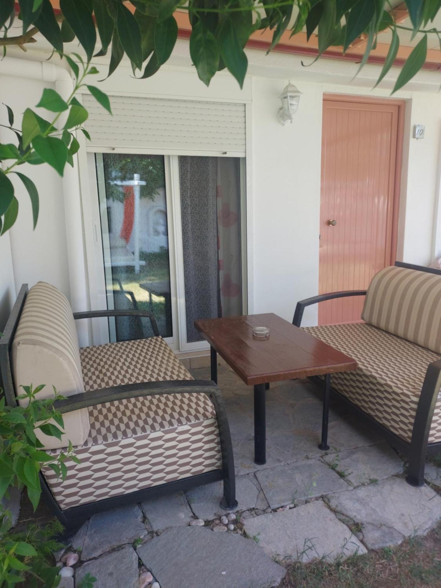 Fernando Hotel Ofrínion Buitenkant foto