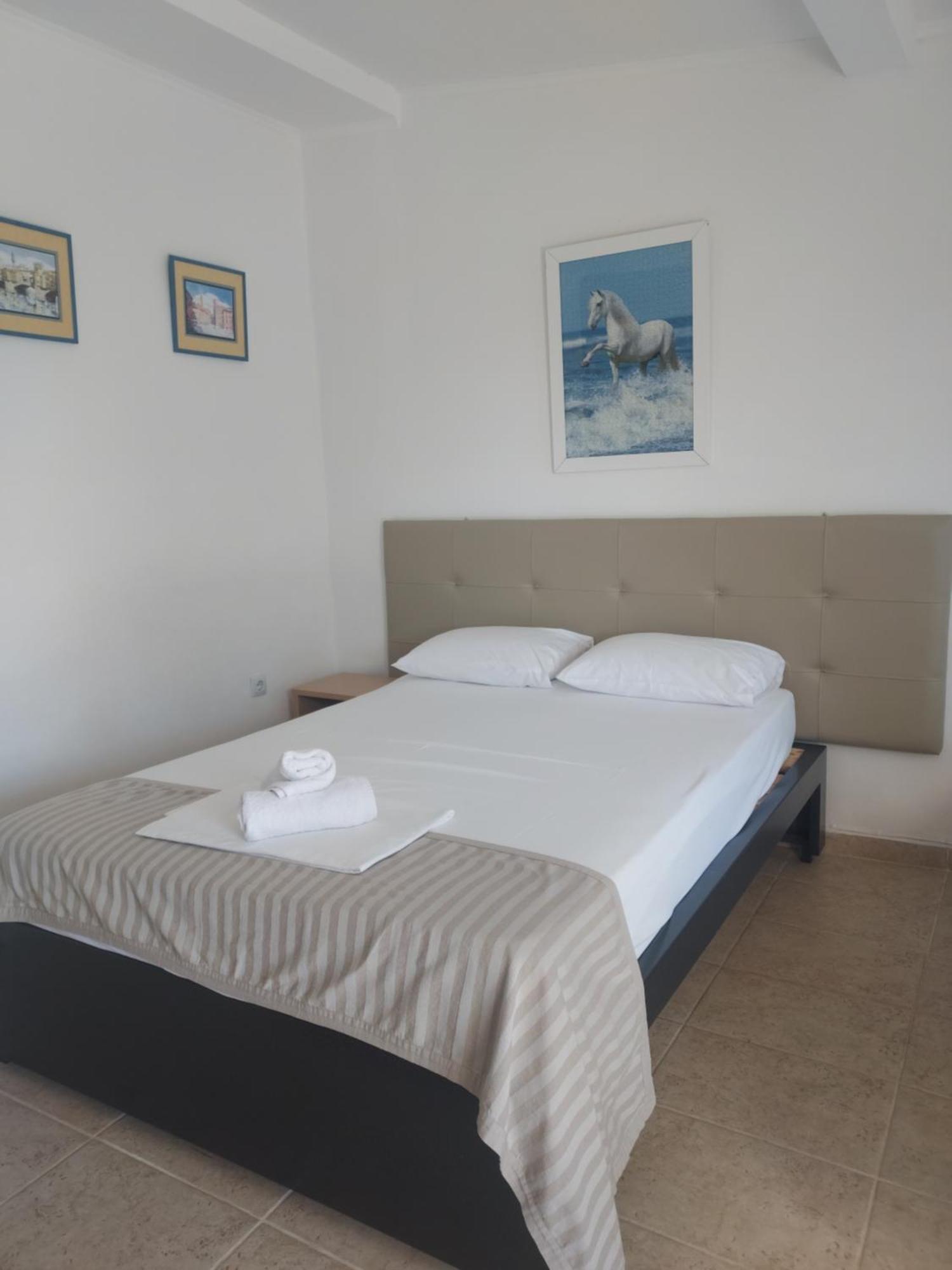 Fernando Hotel Ofrínion Buitenkant foto