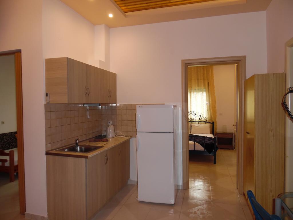 Fernando Hotel Ofrínion Buitenkant foto