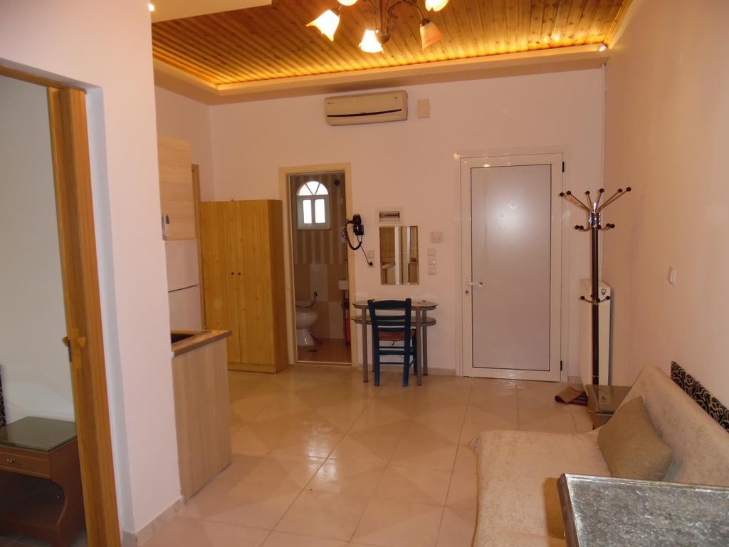 Fernando Hotel Ofrínion Buitenkant foto