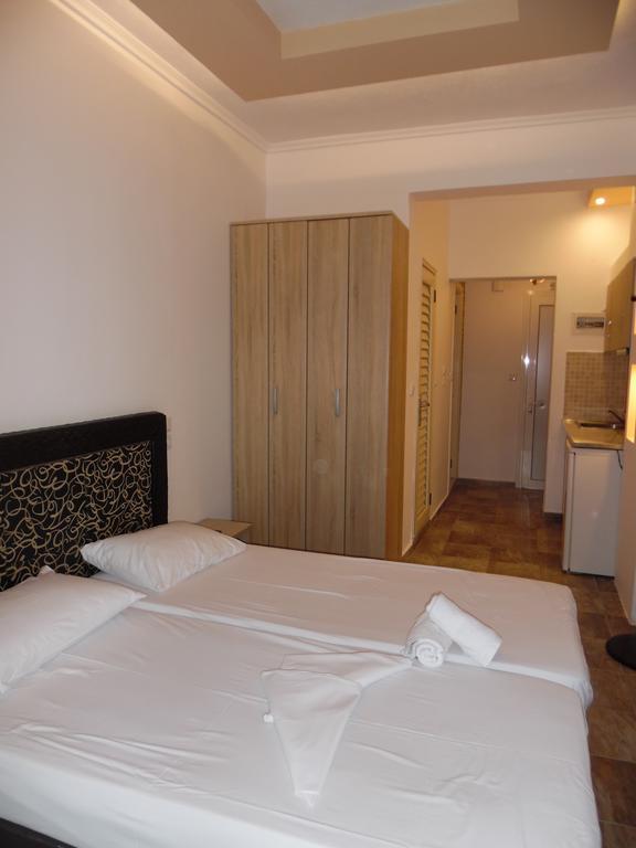 Fernando Hotel Ofrínion Buitenkant foto
