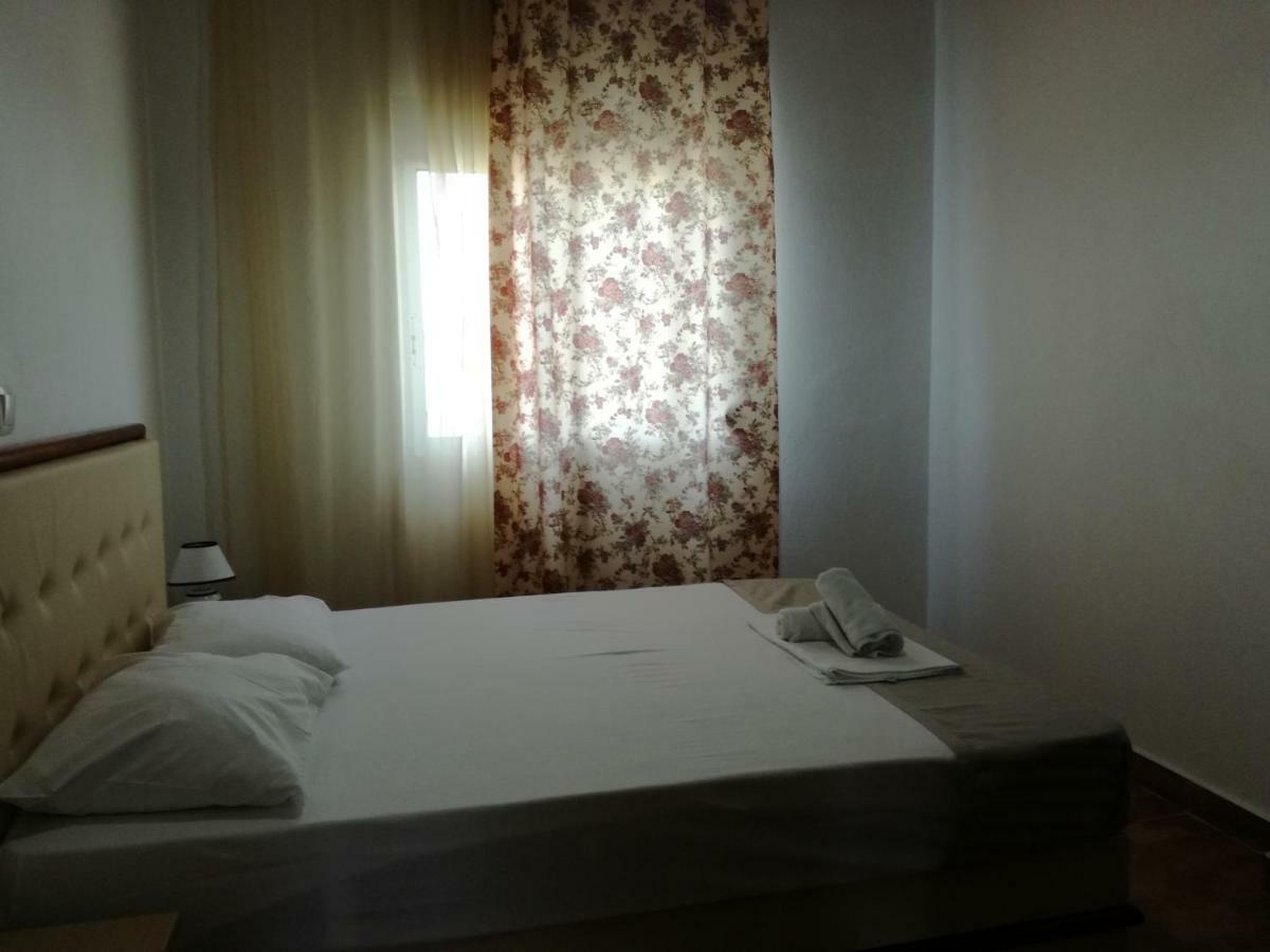 Fernando Hotel Ofrínion Buitenkant foto